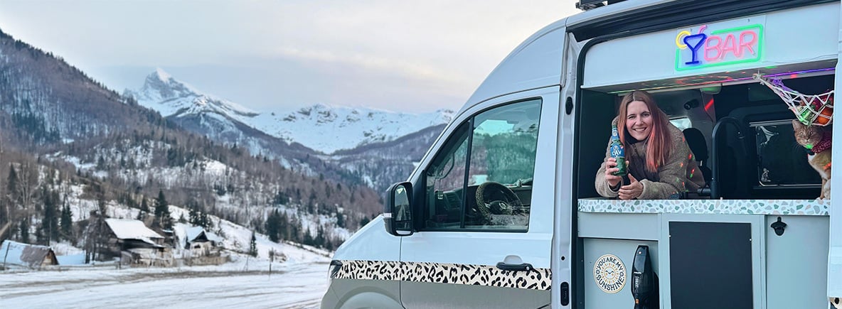 Découvrez comment Donny et Chantal ont aménagé leur troisième fourgon en camping-car et les aventures qu’ils ont pu vivre avec leur fourgon aménagé.