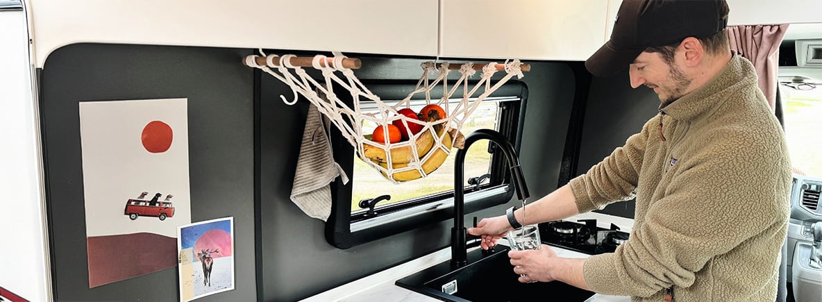 Système d’eau dans fourgon aménagé